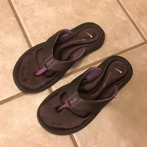 Womens Nike Memory Foam Flip Flops Size 7